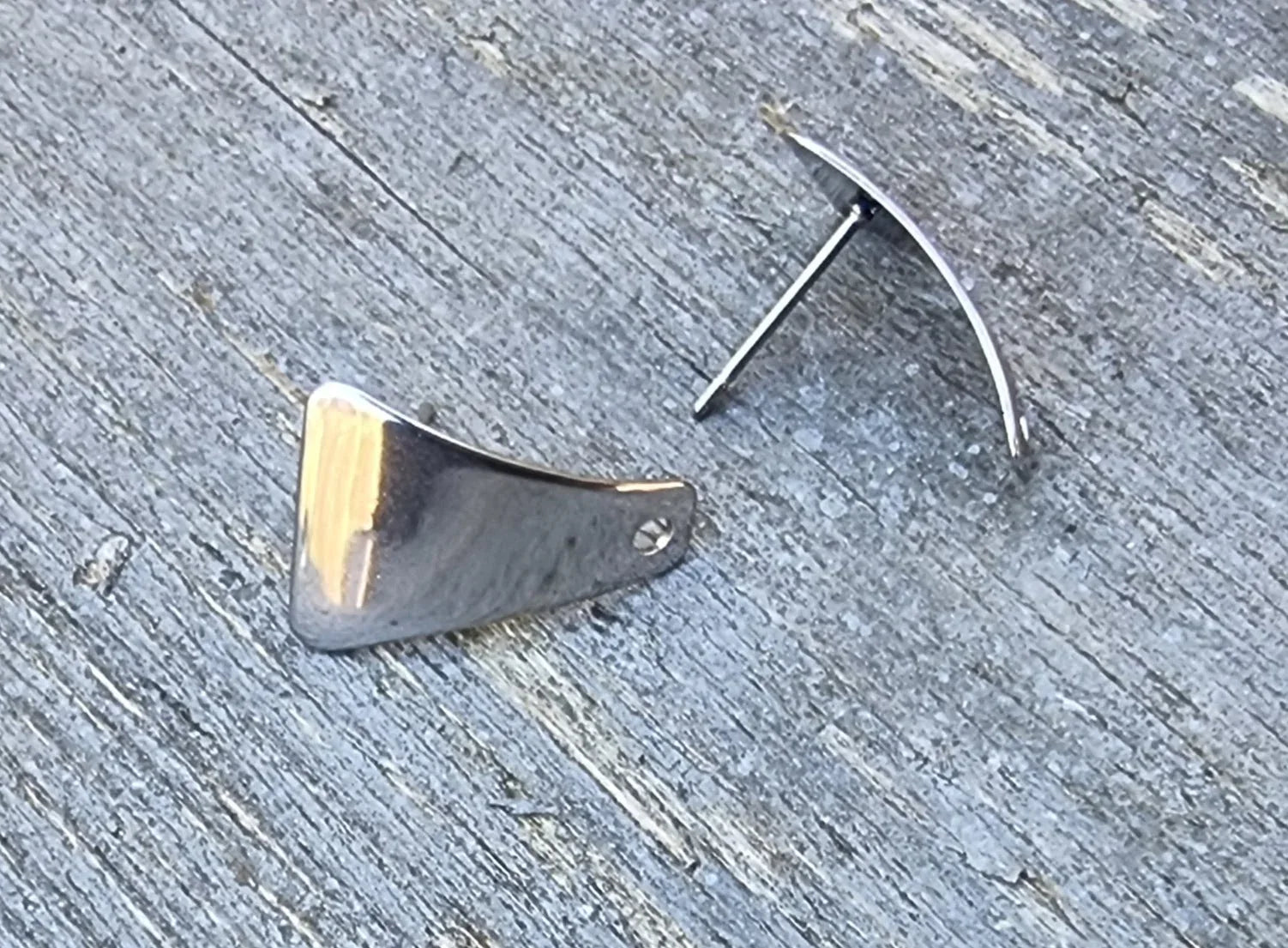 Örstickare Rostfritt Stål - Trekantig 10x16mm, 2-pack Grekisk Metall