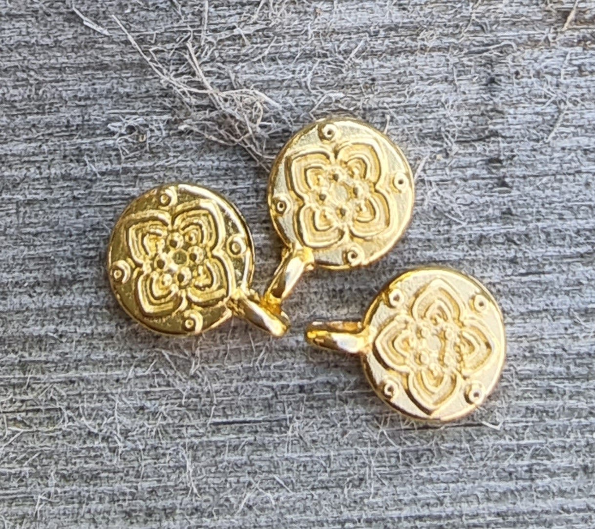 Berlock 24k guldpläterad - Rund med mönster 3-pack Grekisk Metall