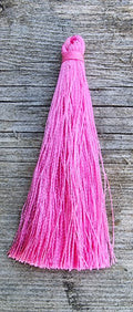Hänge tassel polyester - Mörkrosa 65mm 1 styck Hilmas Pyssel