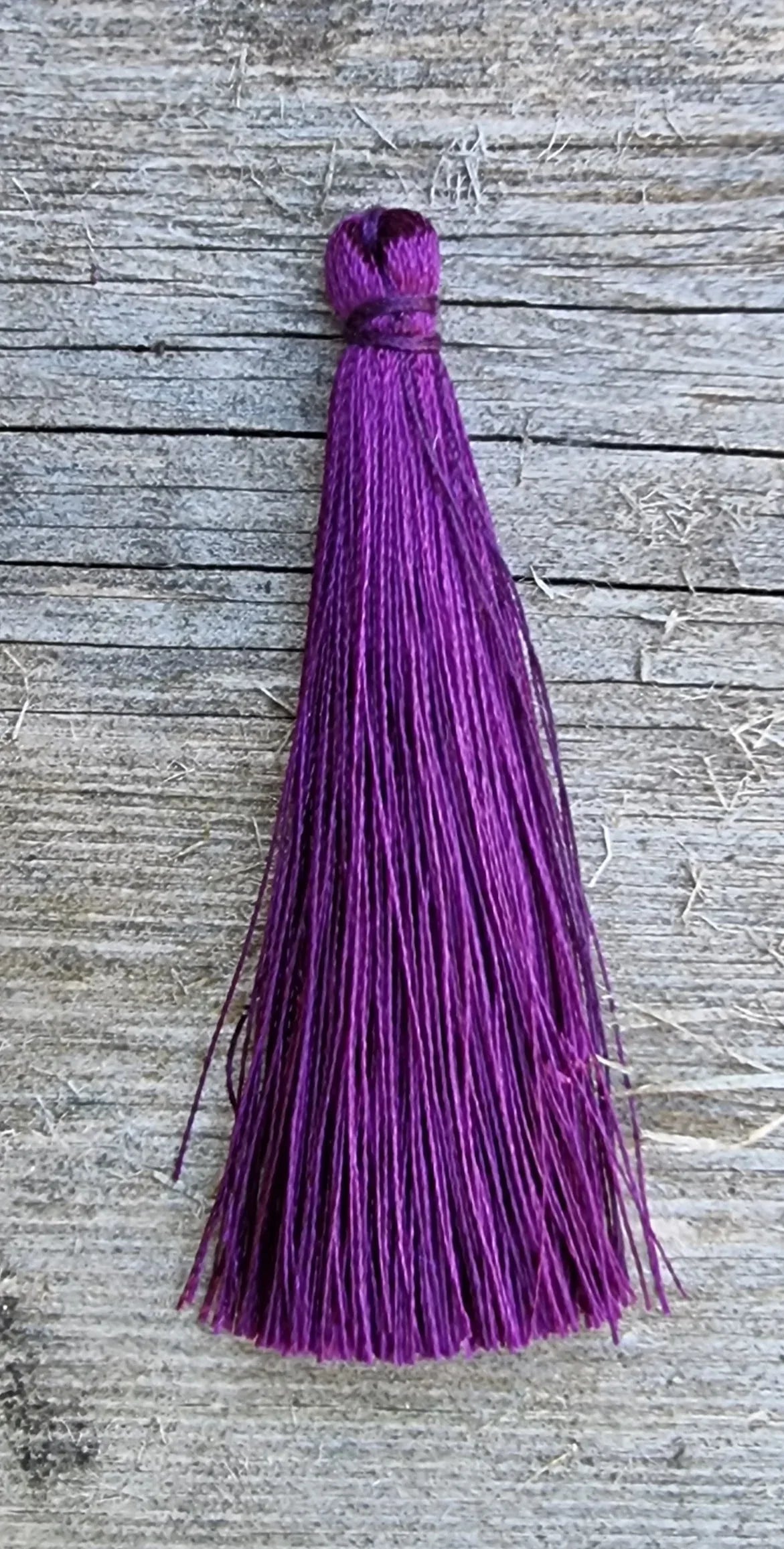 Hänge tassel polyester - Mörklila 65mm 1 styck Hilmas Pyssel
