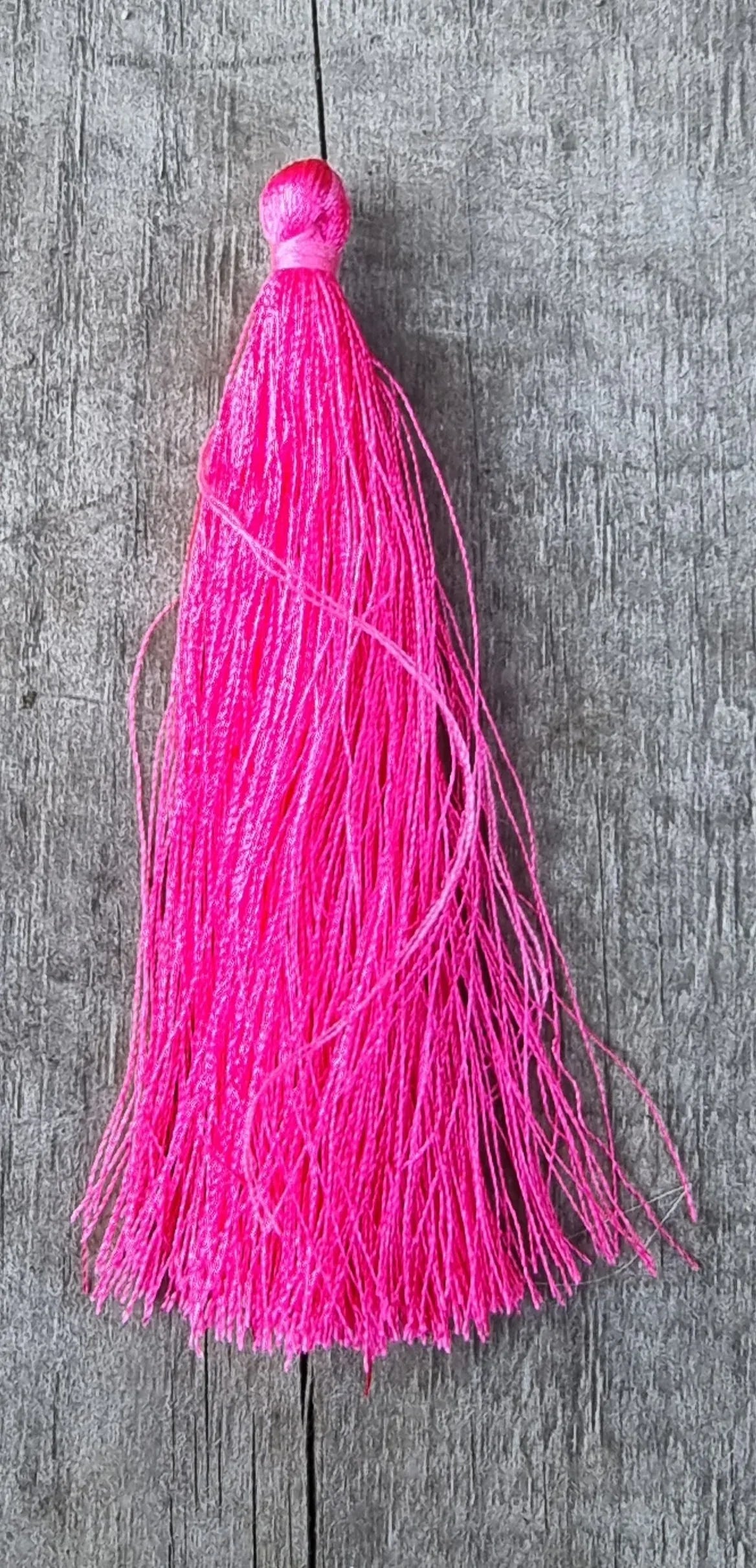 Hänge tassel polyester - Fuchsia 90mm 1 styck Hilmas Pyssel