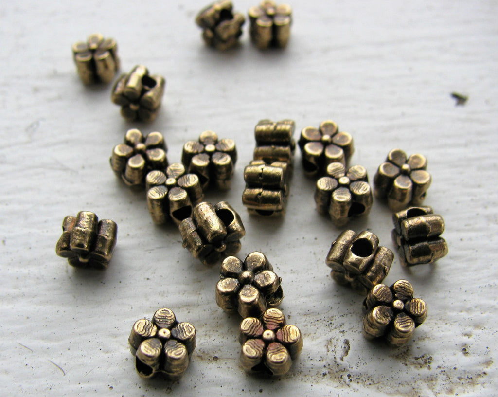 Mellandel bronsfärgad - Liten blomma, 5 mm 20-pack Grekisk Metall