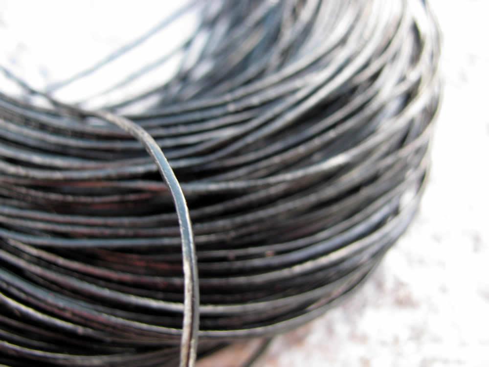 Läderband ca 1 mm - svart, 1m Hilmas Pyssel