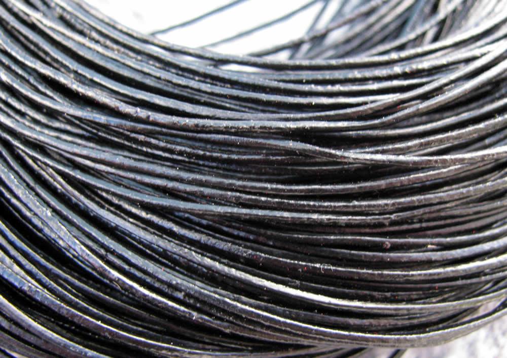 Läderband ca 1 mm - svart, 1m Hilmas Pyssel