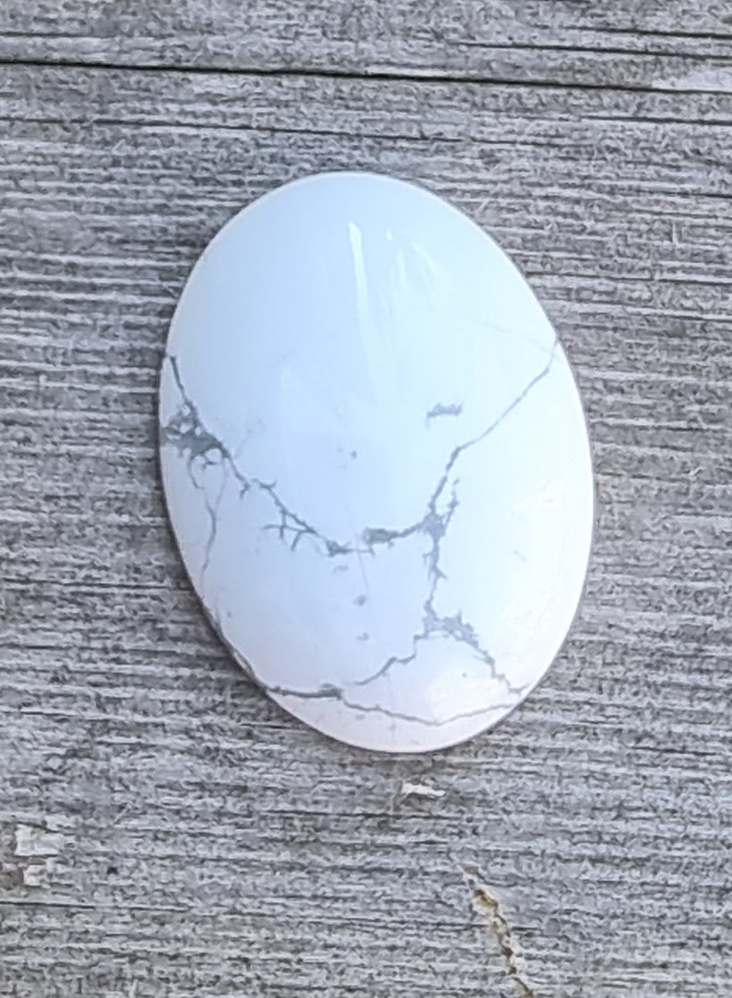 Oval Cabochon Howlite - Vit 30x22mm 1 styck Hilmas Pyssel