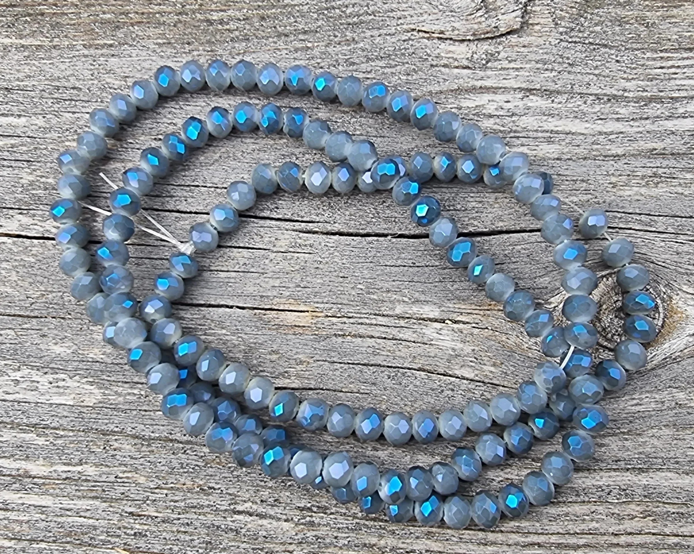 Facetterade glaspärlor - Gråblå med lyster, 4x3mm, 1 sträng Hilmas Pyssel