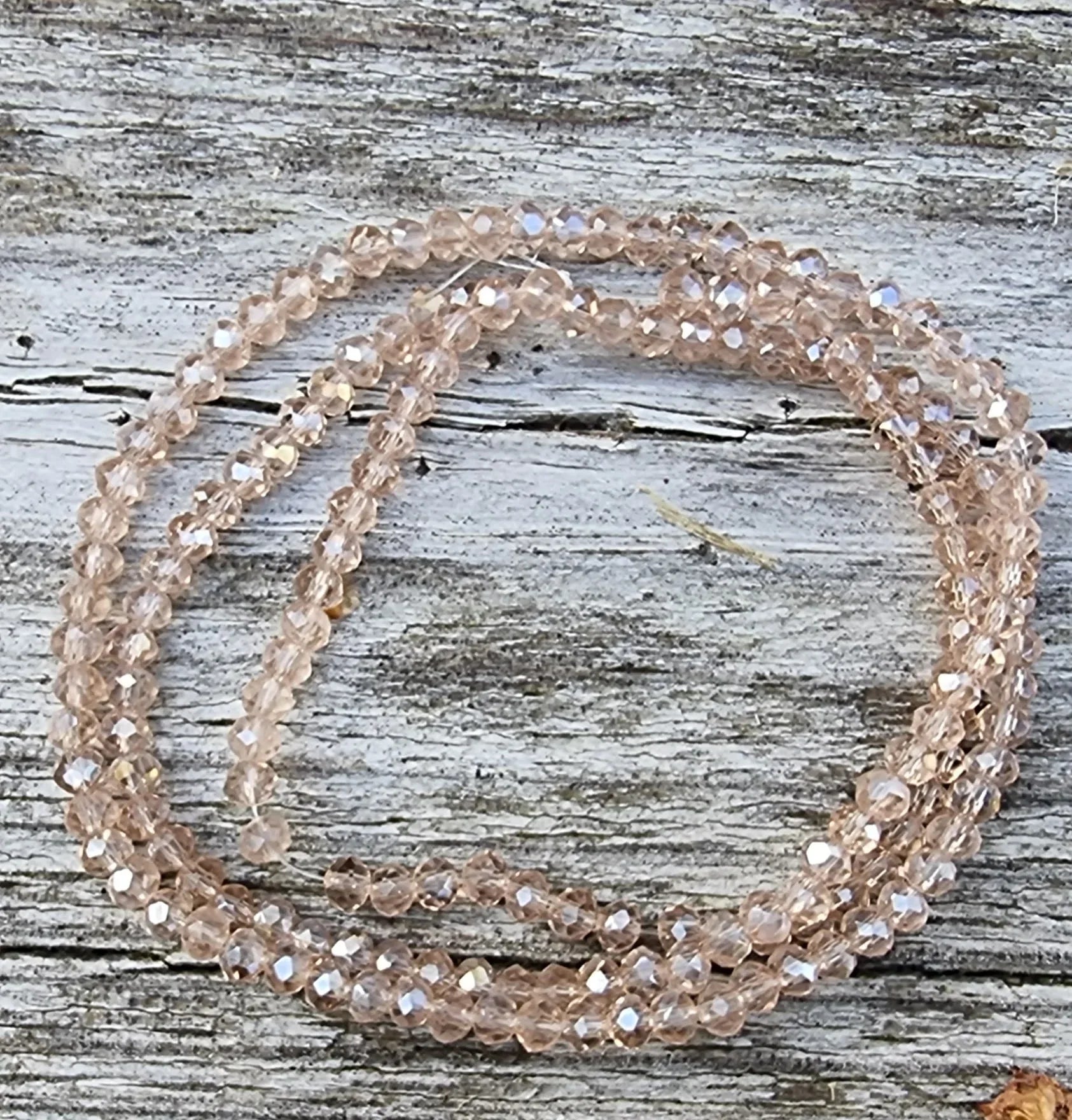 Facetterade glaspärlor - Beige med lyster 3x2.5mm, 1 sträng Hilmas Pyssel