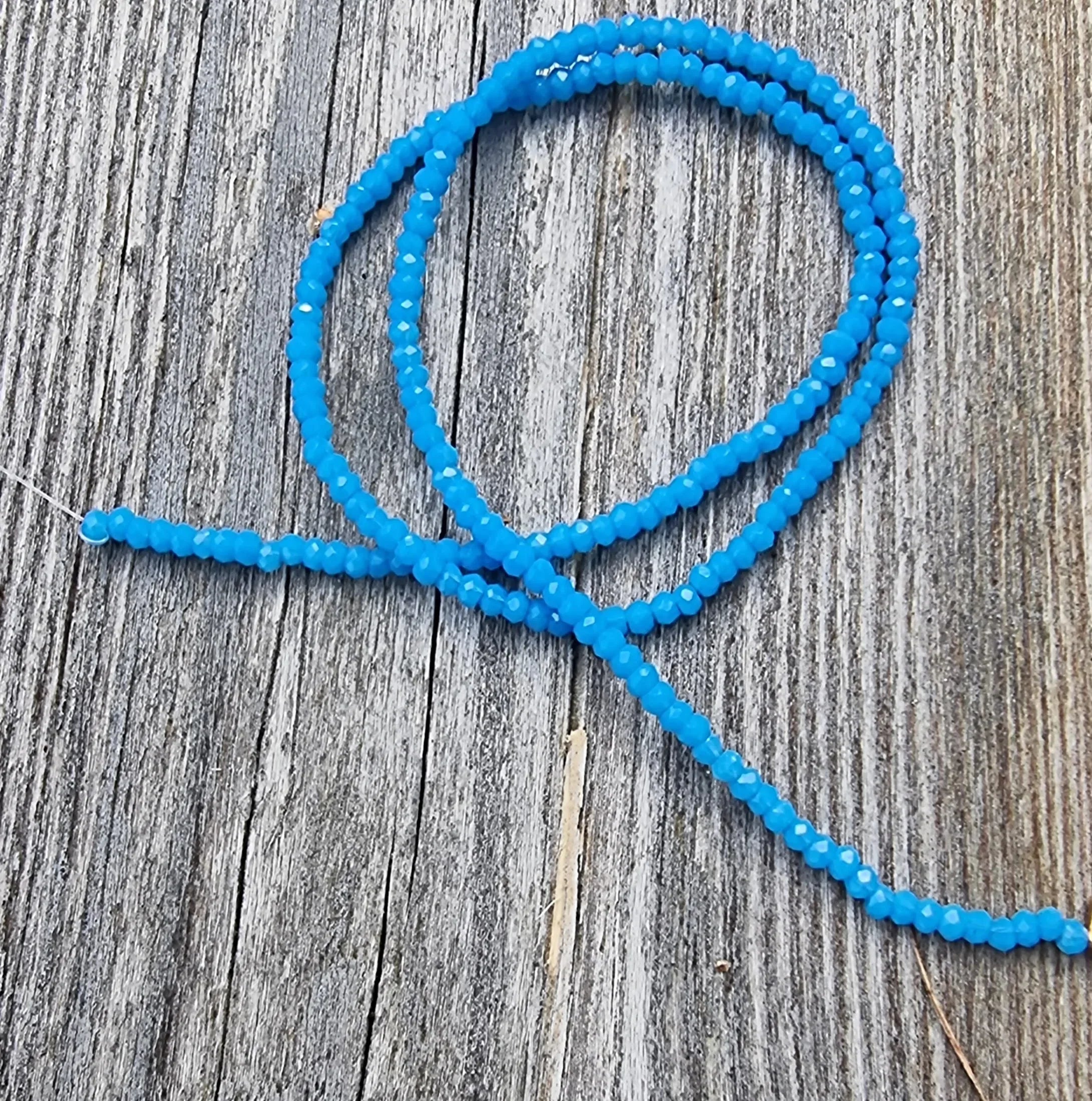 Facetterade glaspärlor - Blå 2,6x1,7mm 1 sträng Hilmas Pyssel