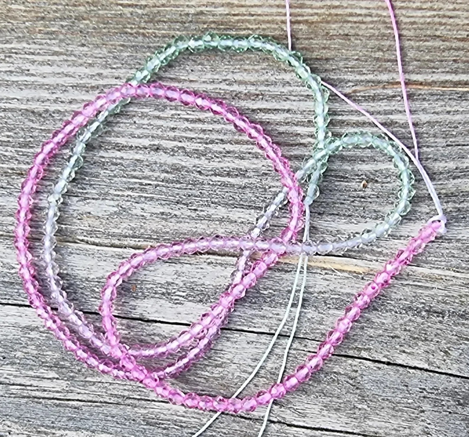 Glaspärlor Facetterade - Rosa Veraman Mix, 2 mm 1 sträng Hilmas Pyssel