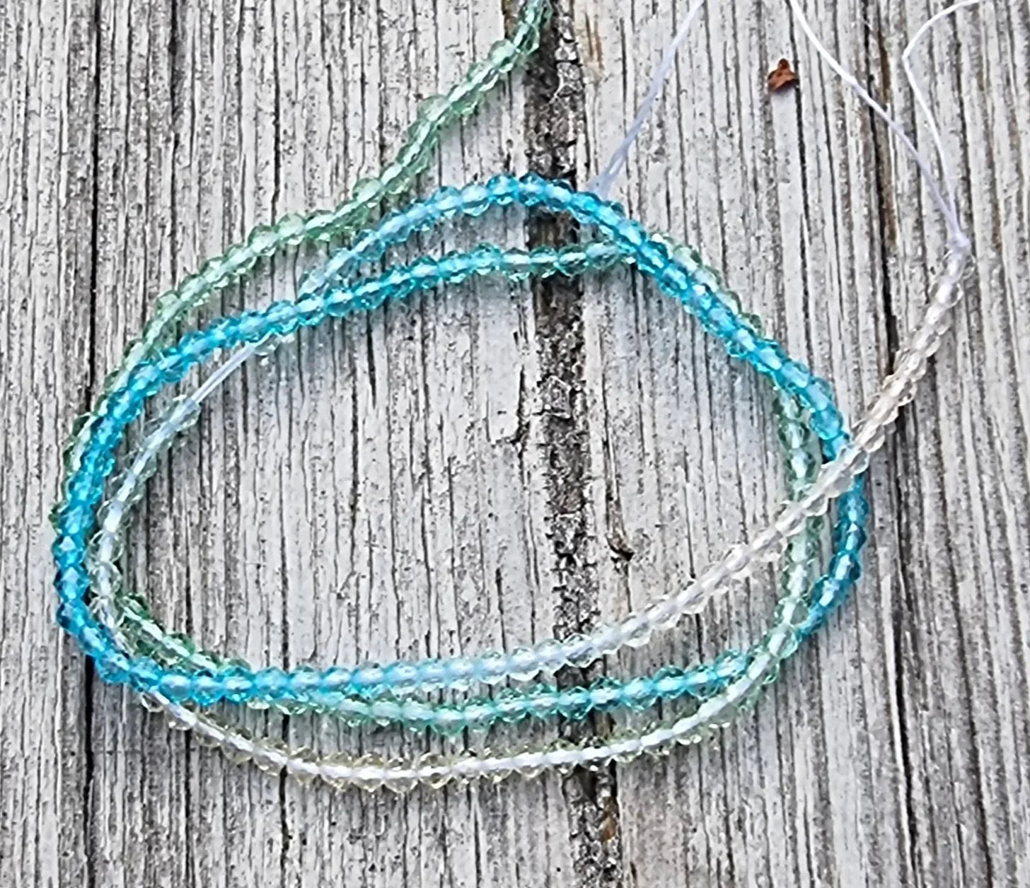 Glaspärlor Facetterade - Beige Blå Veraman Mix, 2 mm 1 sträng Hilmas Pyssel