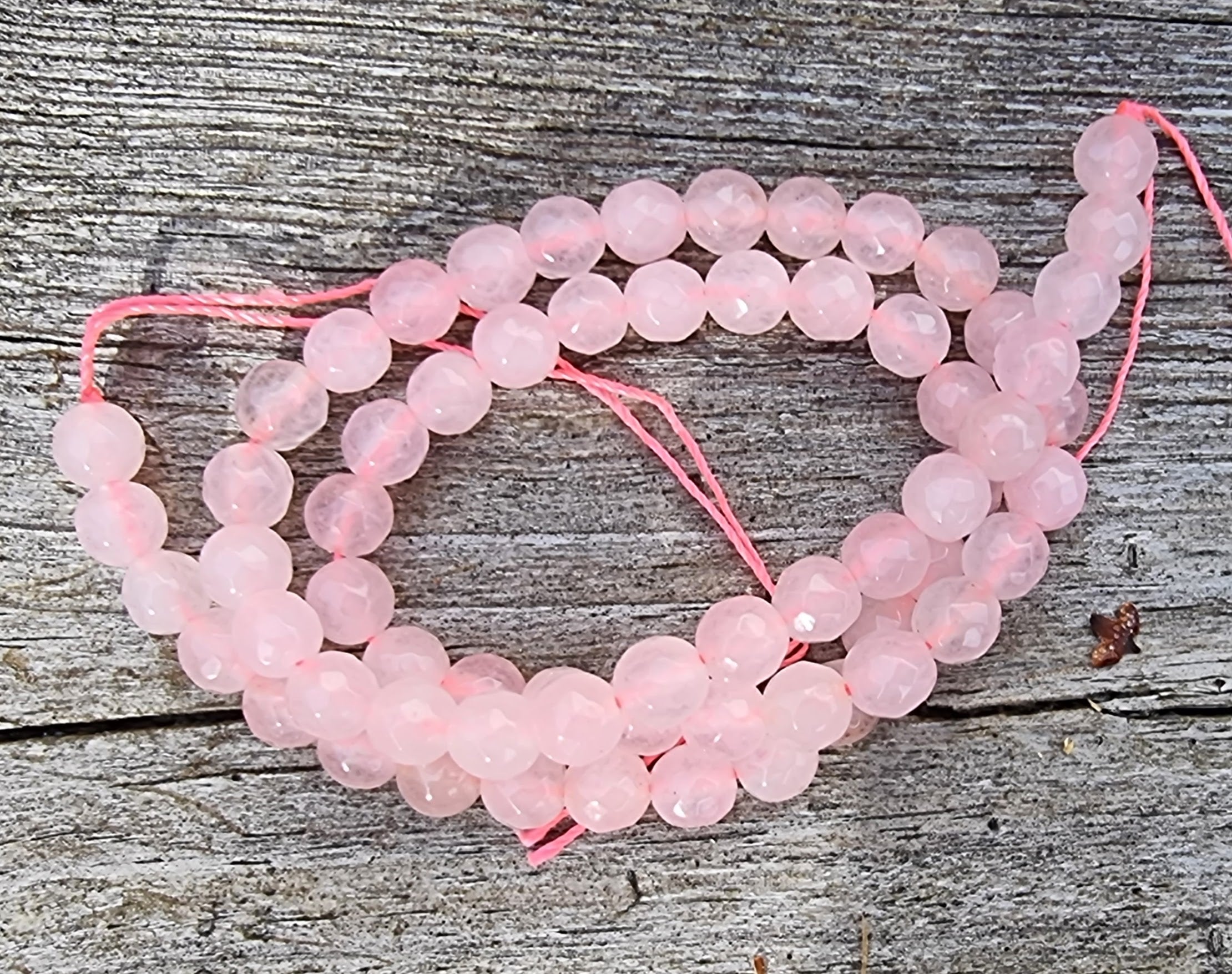 Moutain Jade Facetterad Rund - Rosa 6mm 1 Sträng Hilmas Pyssel