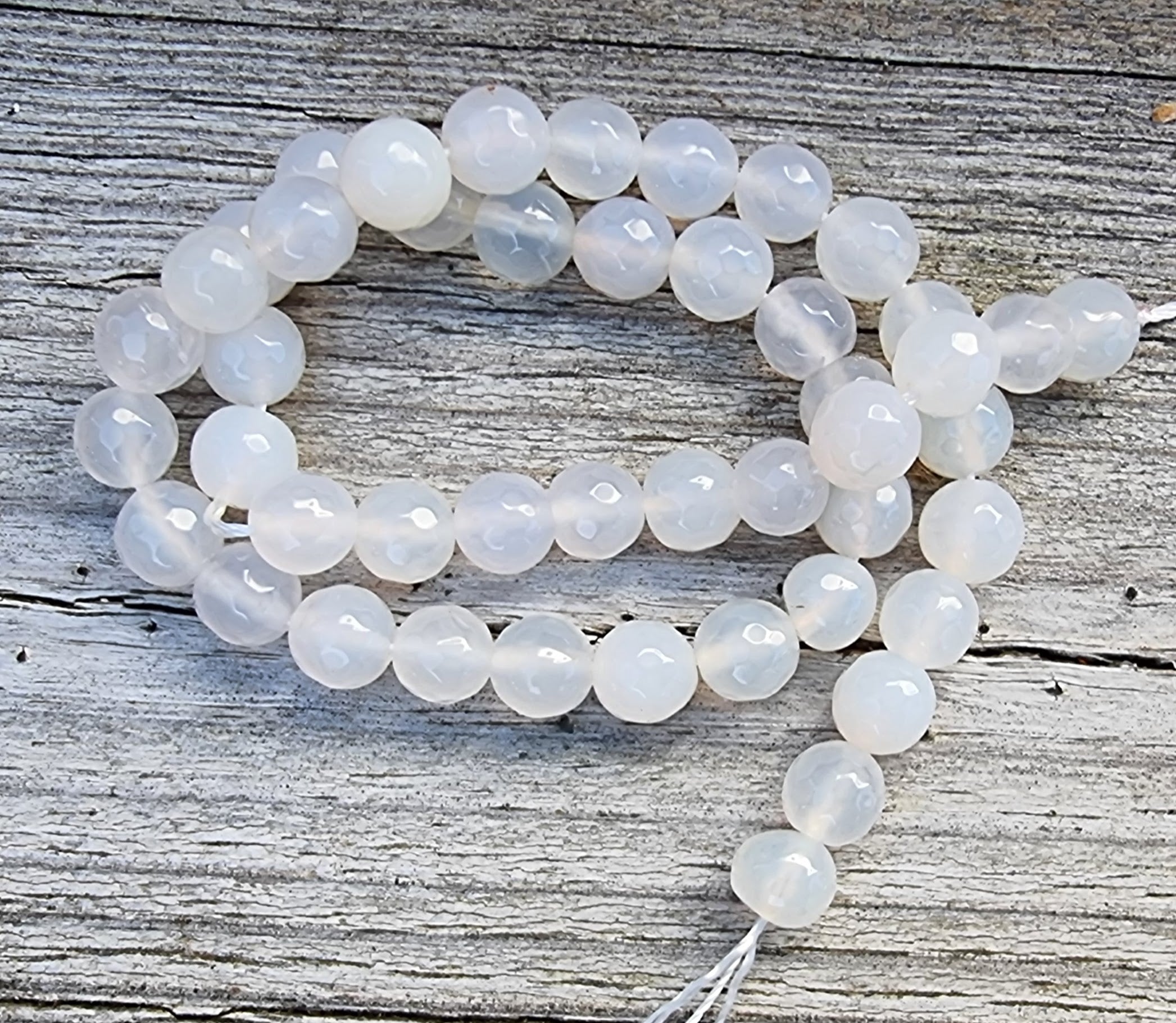 Agat facetterade runda - Mjölkig klar 8mm 1 sträng Hilmas Pyssel