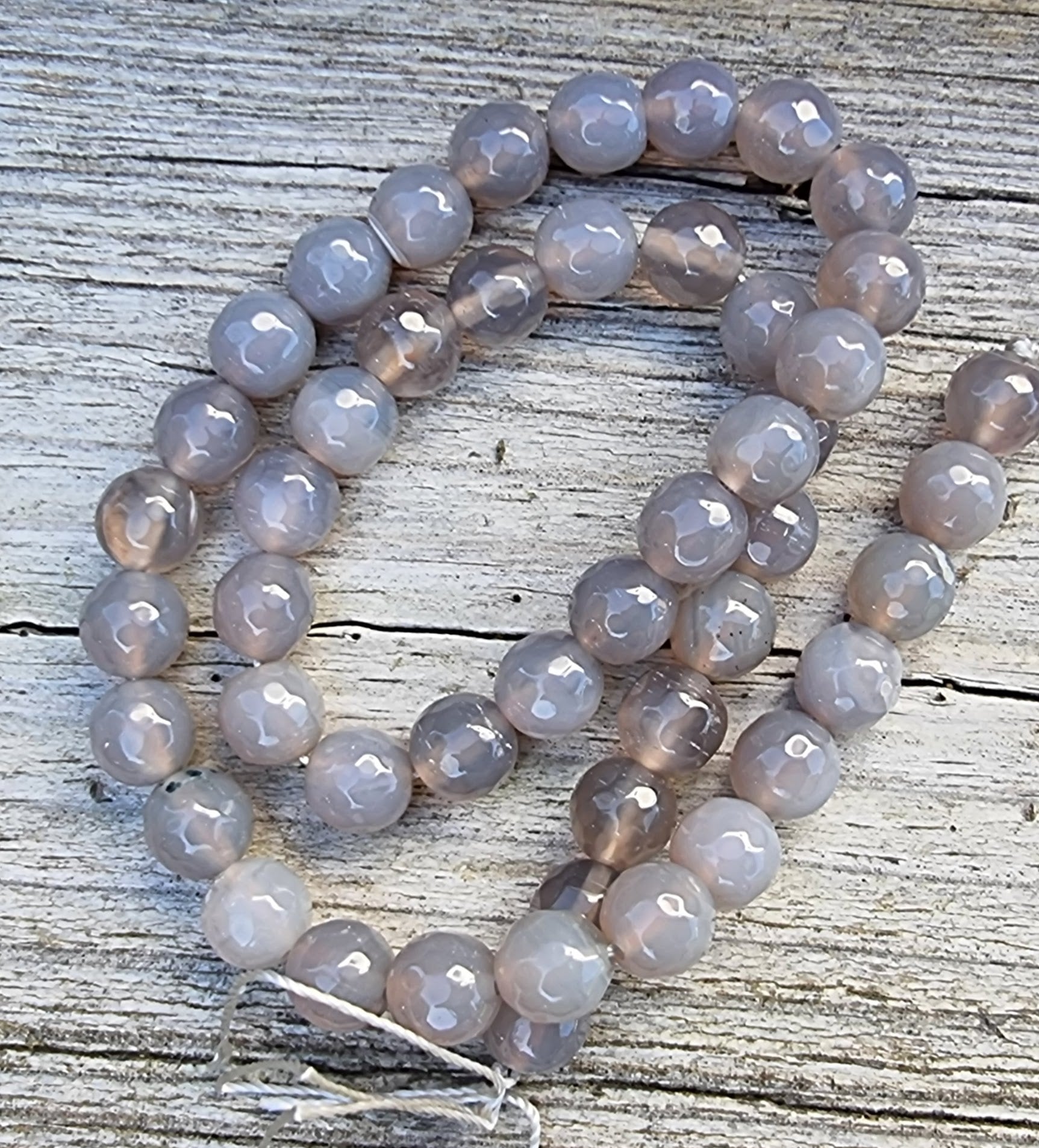 Facetterade Runda Agat - Mjölkig Grå, 8mm, 1 Sträng Hilmas Pyssel