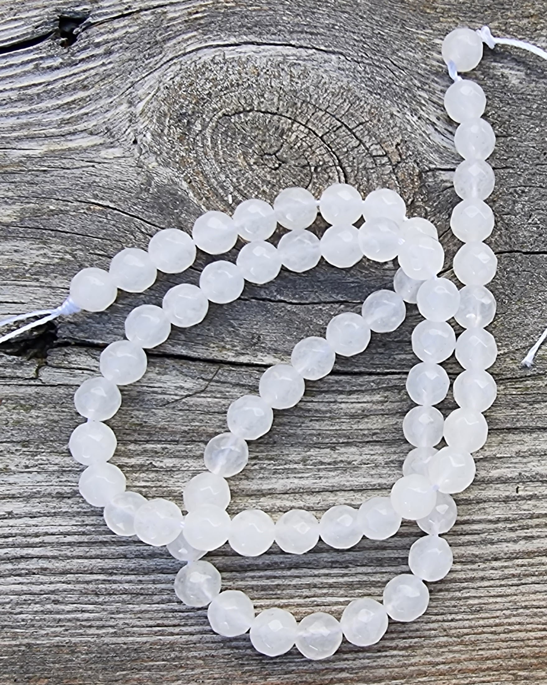 Agat facetterade runda - Mjölkig vit, 6mm 1 sträng Hilmas Pyssel