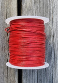 Vaxad bomullstråd - Röd 1mm, 1 rulle Hilmas Pyssel