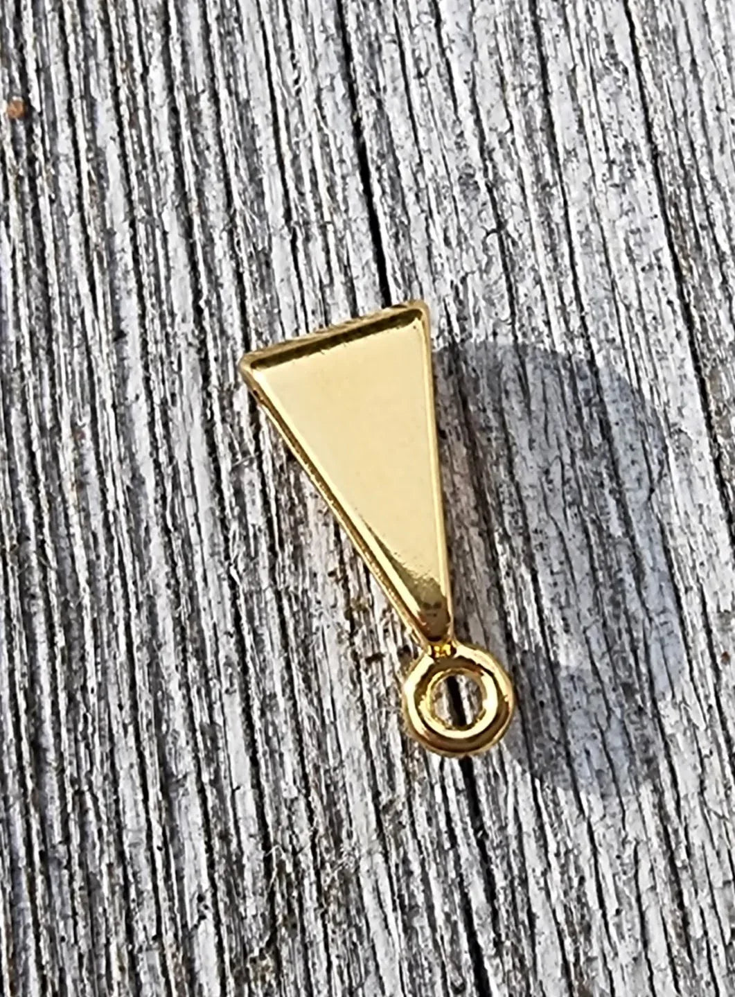 Berlockhållare 24k guldpläterad - Triangel större modell 12x7mm 1 styck Grekisk Metall