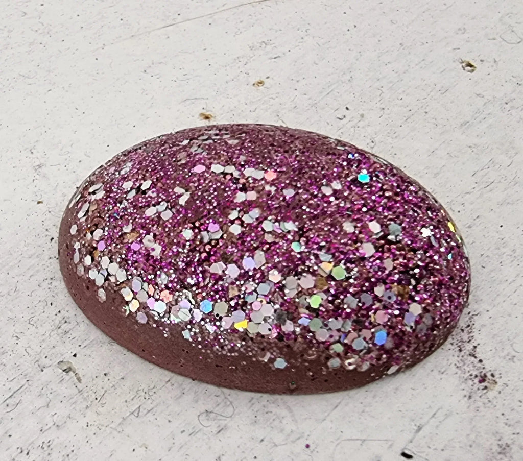 Cabochon Smyckesbetong - Oval Lila/Silver 40x30mm 1 styck Hilmas Pyssel