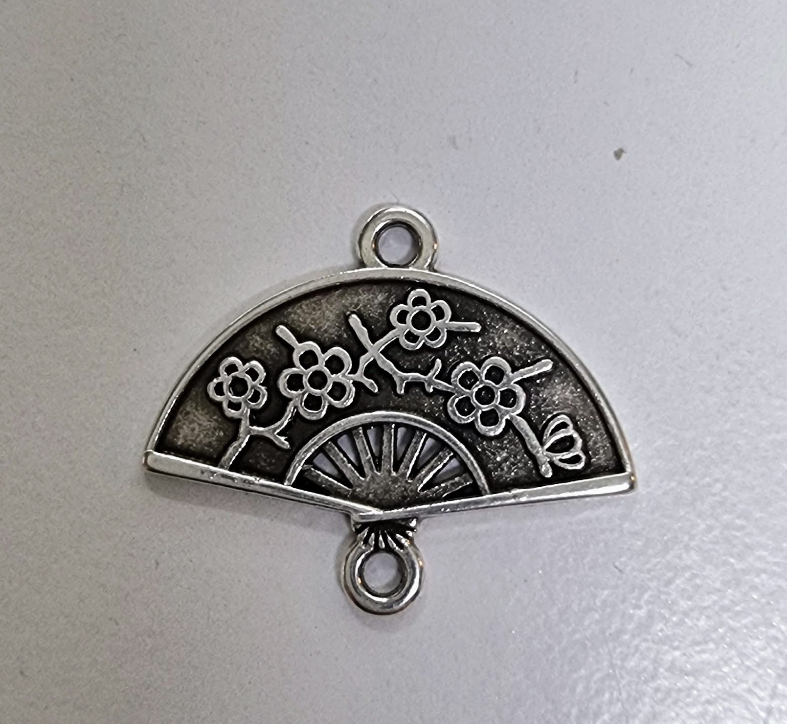 Connector Silverpläterad - Solfjäder 23x12mm, 1 styck Grekisk Metall