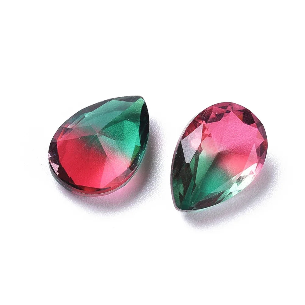 Kinesisk strass - Teardrop Emerald/Red 14x10mm 1 styck Hilmas Pyssel