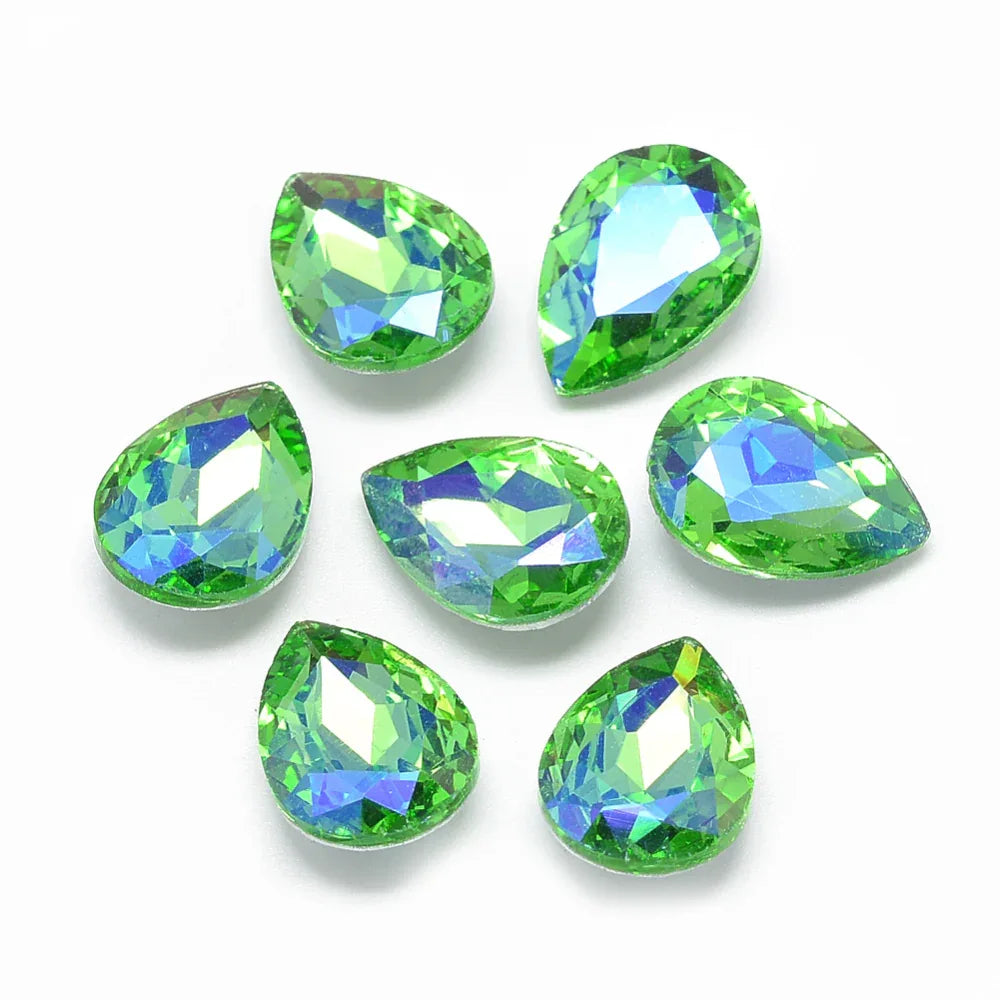Kinesisk strass - Teardrop Light Green Shimmer 25x18mm 1 styck Hilmas Pyssel