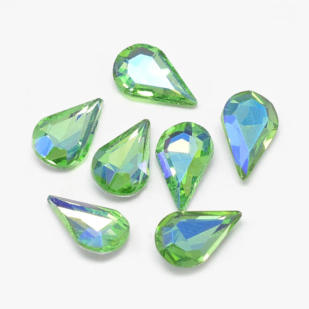 Kinesisk strass - Teardrop Light Green Shimmer 13x8mm 1 styck Hilmas Pyssel