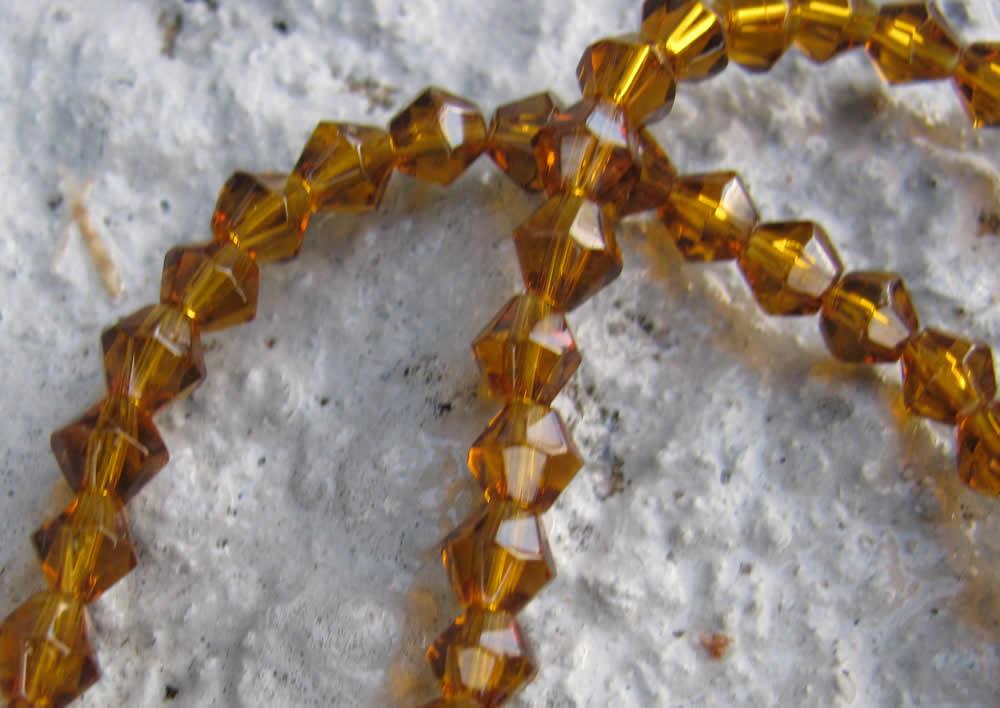 Glaspärlor Bicone - Brun, 4 mm, 1 sträng Hilmas Pyssel