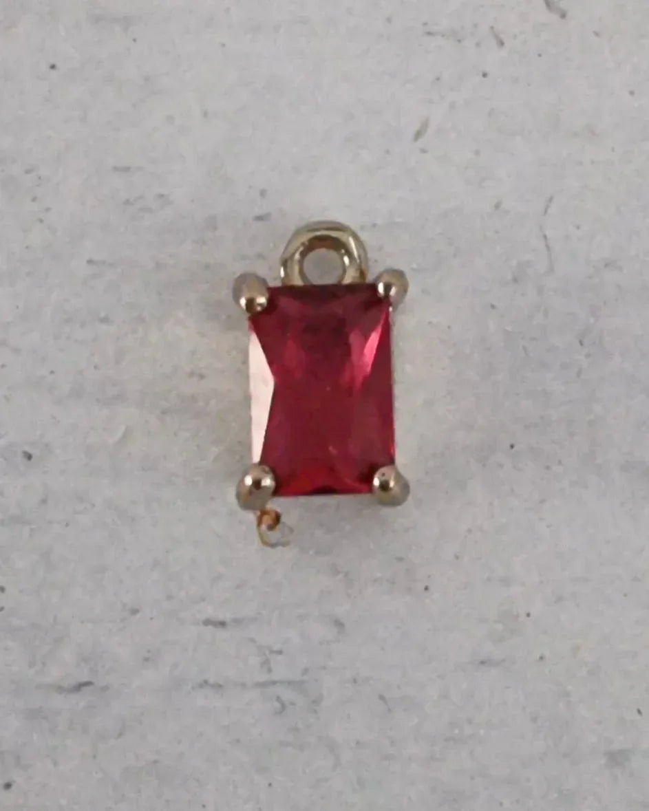 Berlock Facetterad - Rektangel med Röd zircon, 5x8mm 1 styck Grekisk Metall