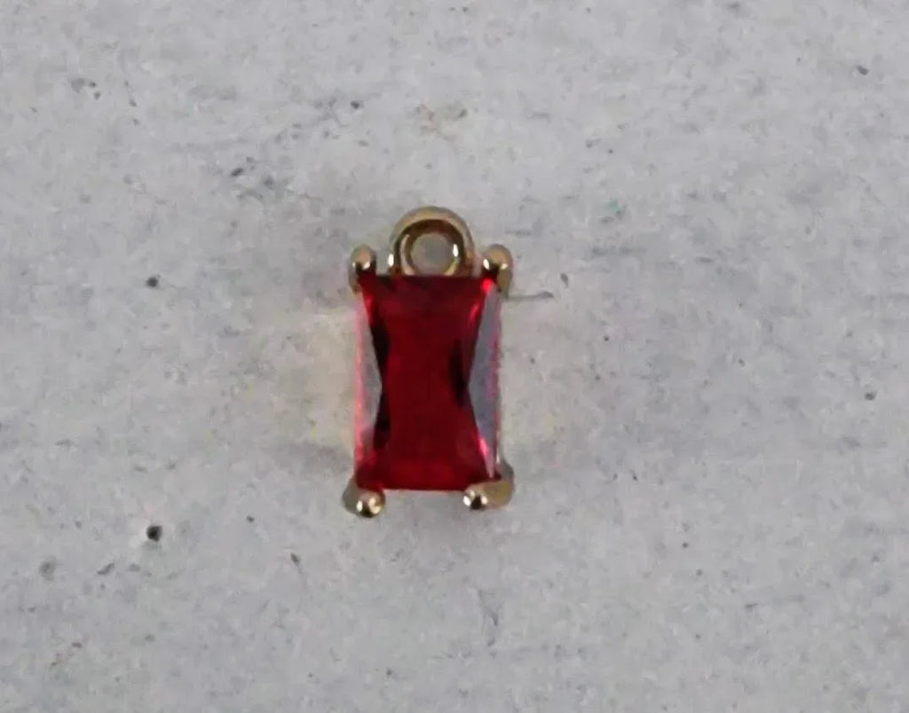 Berlock Facetterad - Rektangel med Röd zircon, 5x8mm 1 styck Grekisk Metall