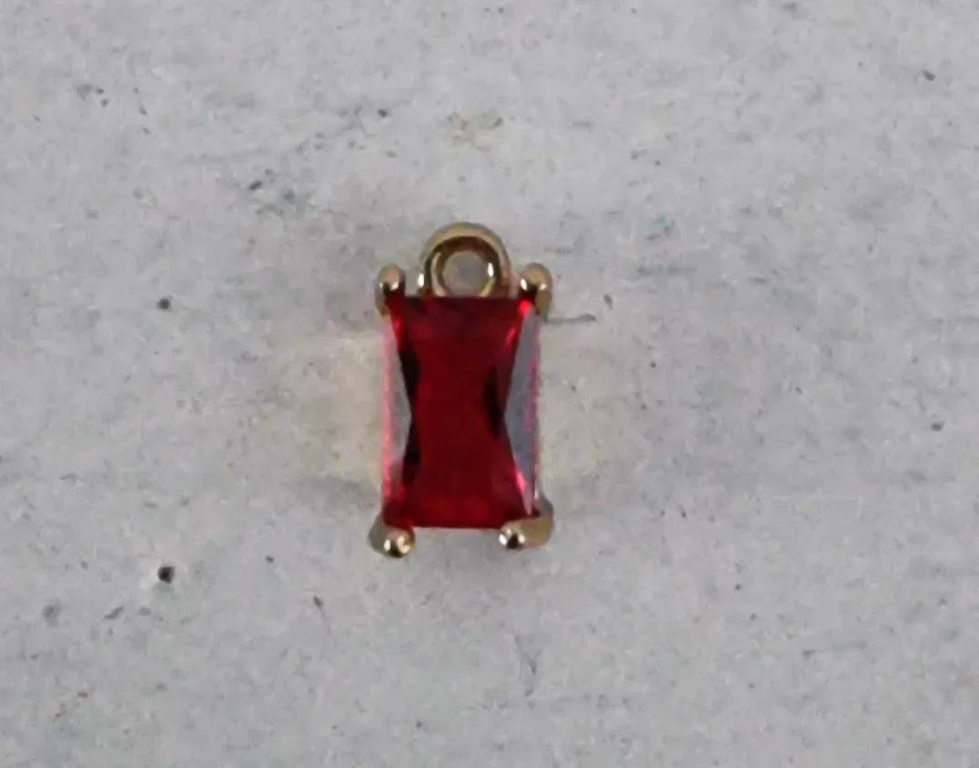 Berlock Facetterad - Rektangel med Röd zircon, 5x8mm 1 styck Grekisk Metall