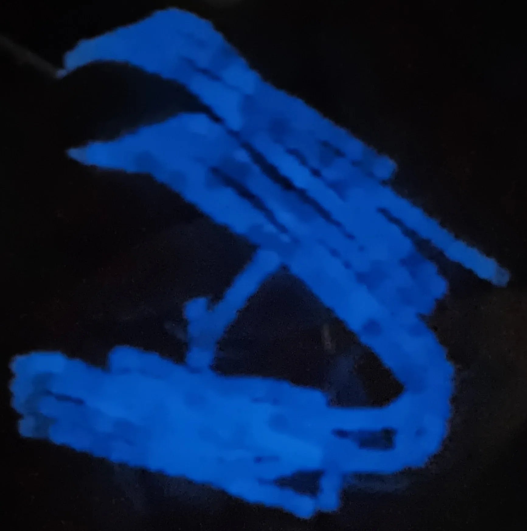 Glaspärlor Facetterade - Glow in the dark, Blå 4mm, 1 sträng Hilmas Pyssel