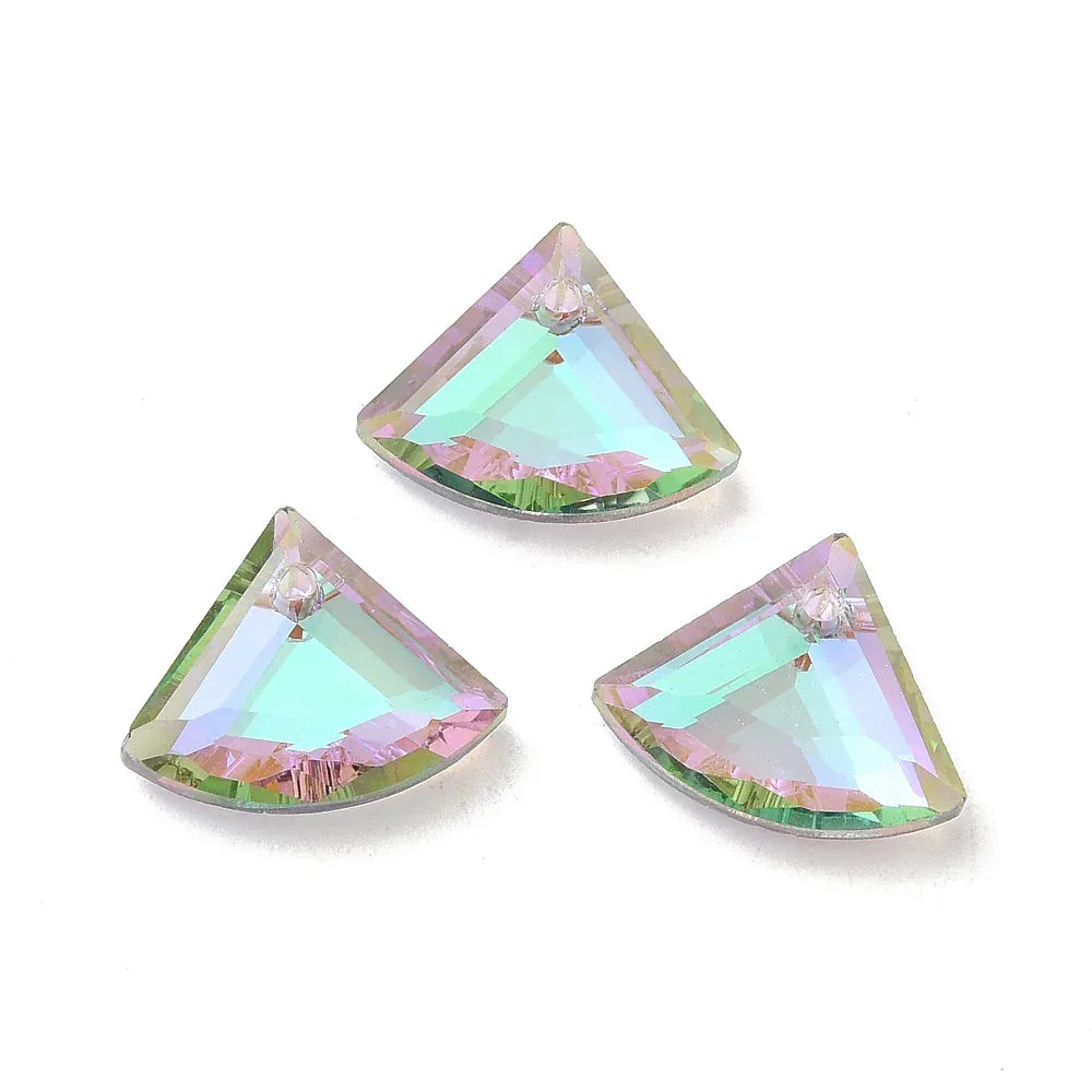 Facetterade glaspärlor - Triangel Shimmer Thistle 12x15mm 1 styck Hilmas Pyssel