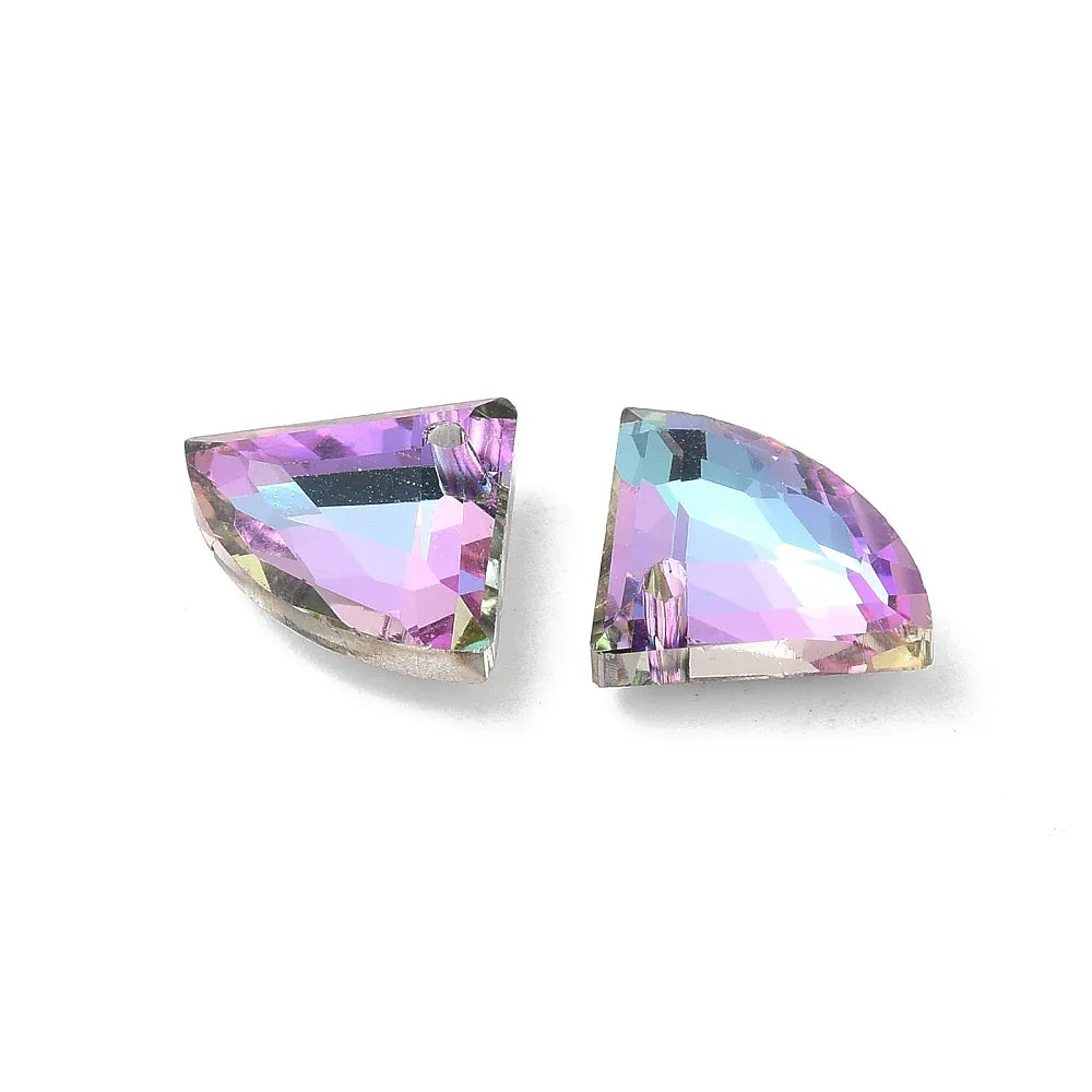 Facetterade glaspärlor - Triangel Shimmer Plum 12x15mm 1 styck Hilmas Pyssel