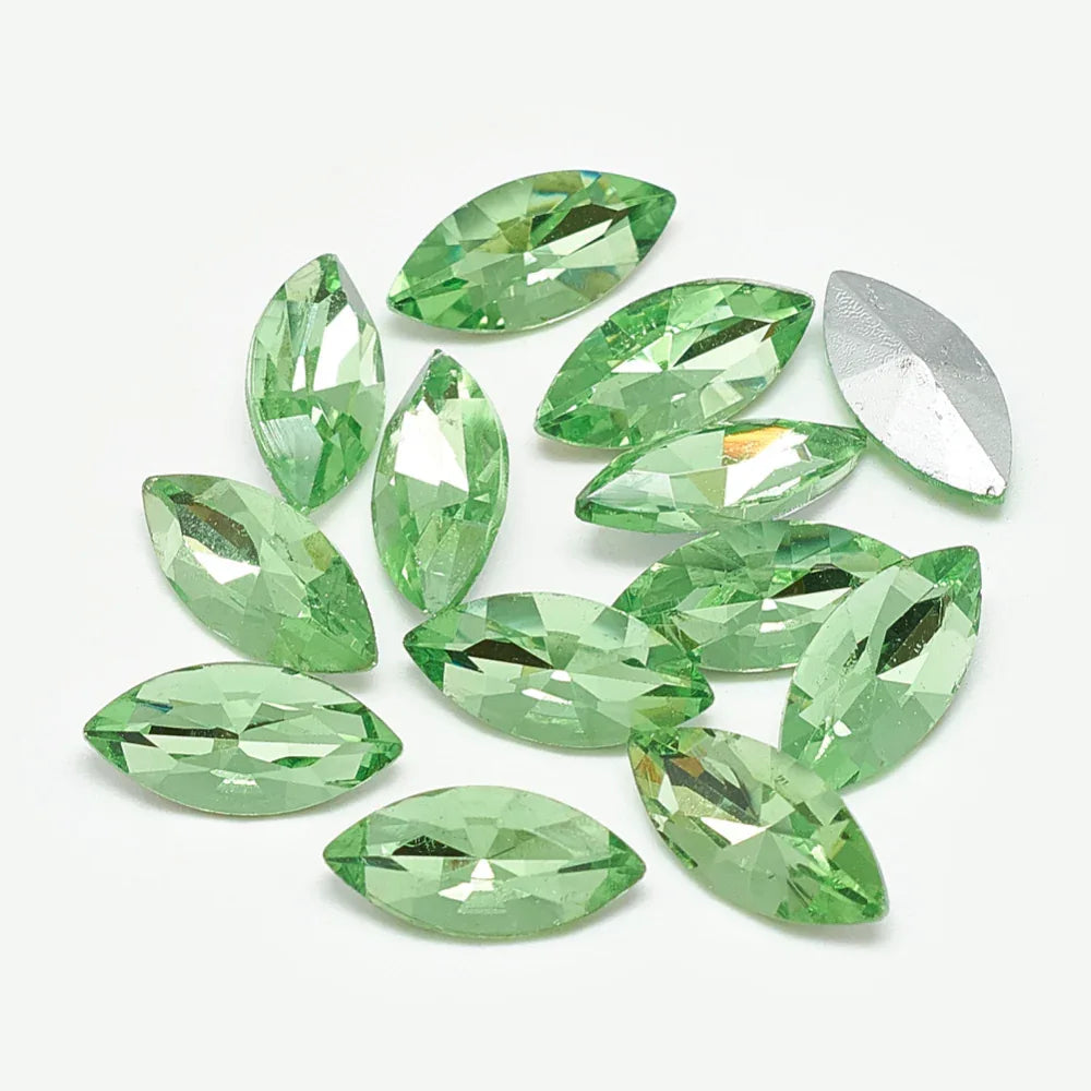 Kinesisk Strass - Navette Peridot 10x5mm 1 styck Hilmas Pyssel