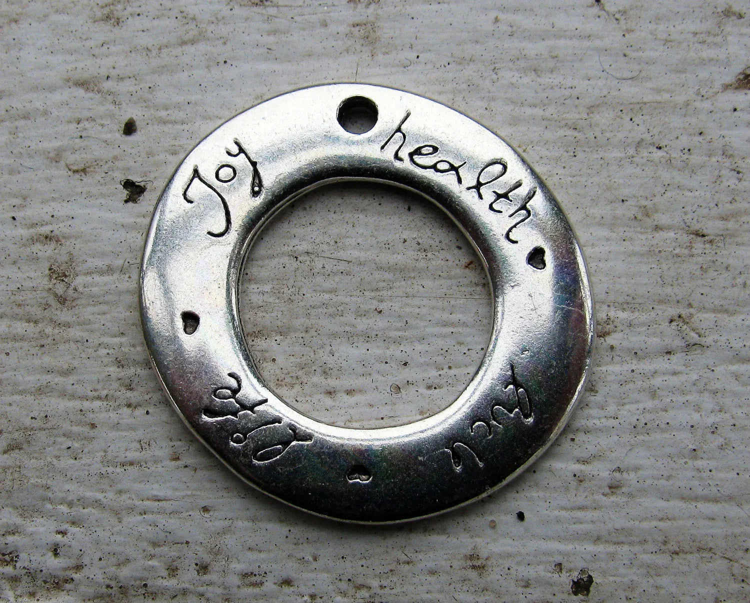 Hänge Silverfärgad - Ring "Joy Health Luck Life" 30mm 1 styck Grekisk Metall