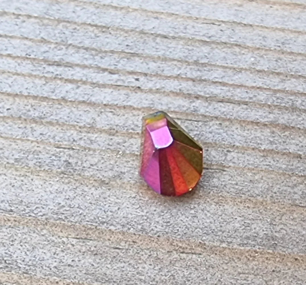 Facetterade droppar - Snäckformad rosa/guld/brons, 8,5x6mm 1 styck Hilmas Pyssel