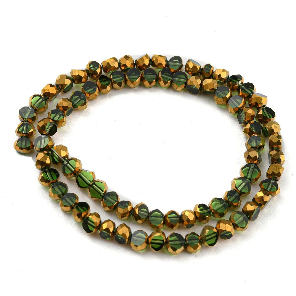Glaspärlor platta runda facetterade - Grön med guld kant 4mm 1 sträng Hilmas Pyssel