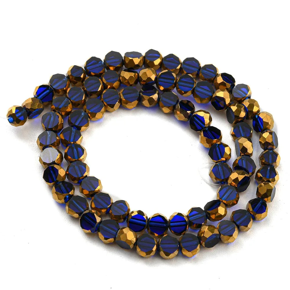 Glaspärlor platta runda facetterade - Blå med guld kant 4mm 1 sträng Hilmas Pyssel
