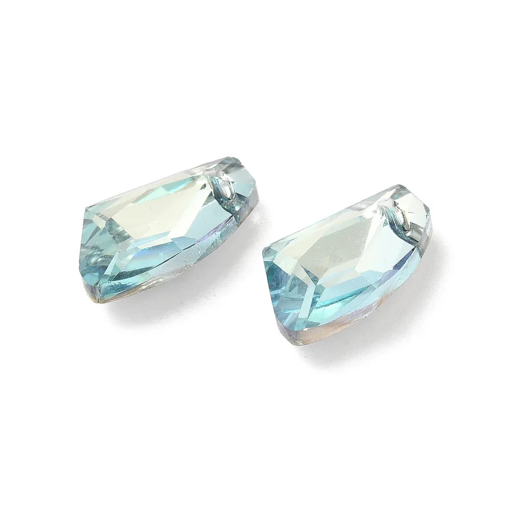 Facetterade glaspärlor - Polygone Shimmer ljusblå 19x11mm 1 styck Hilmas Pyssel