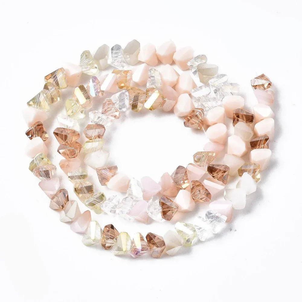 Glaspärlor - Triangel- chips Rosa mix 1 sträng Hilmas Pyssel