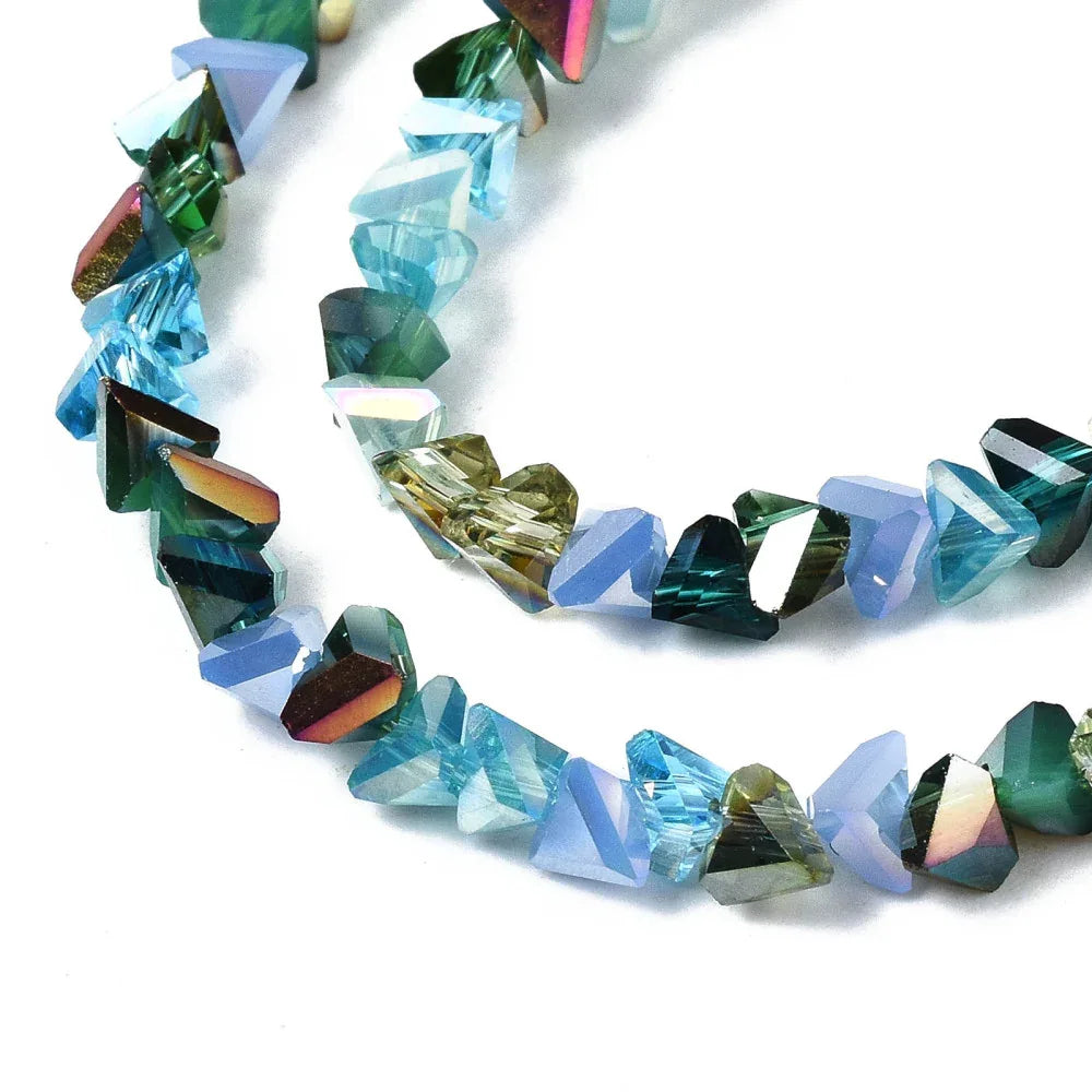 Glaspärlor - Triangel- chips Turkos mix 1 sträng Hilmas Pyssel