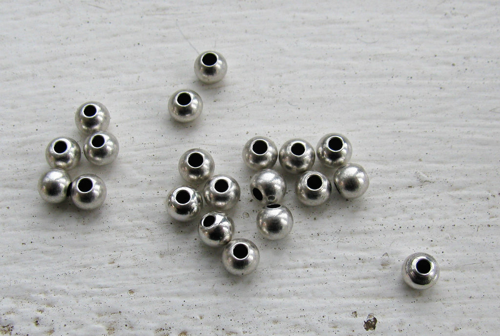 Mellandel Silverfärgad - Rund 4 mm 20-pack Grekisk Metall
