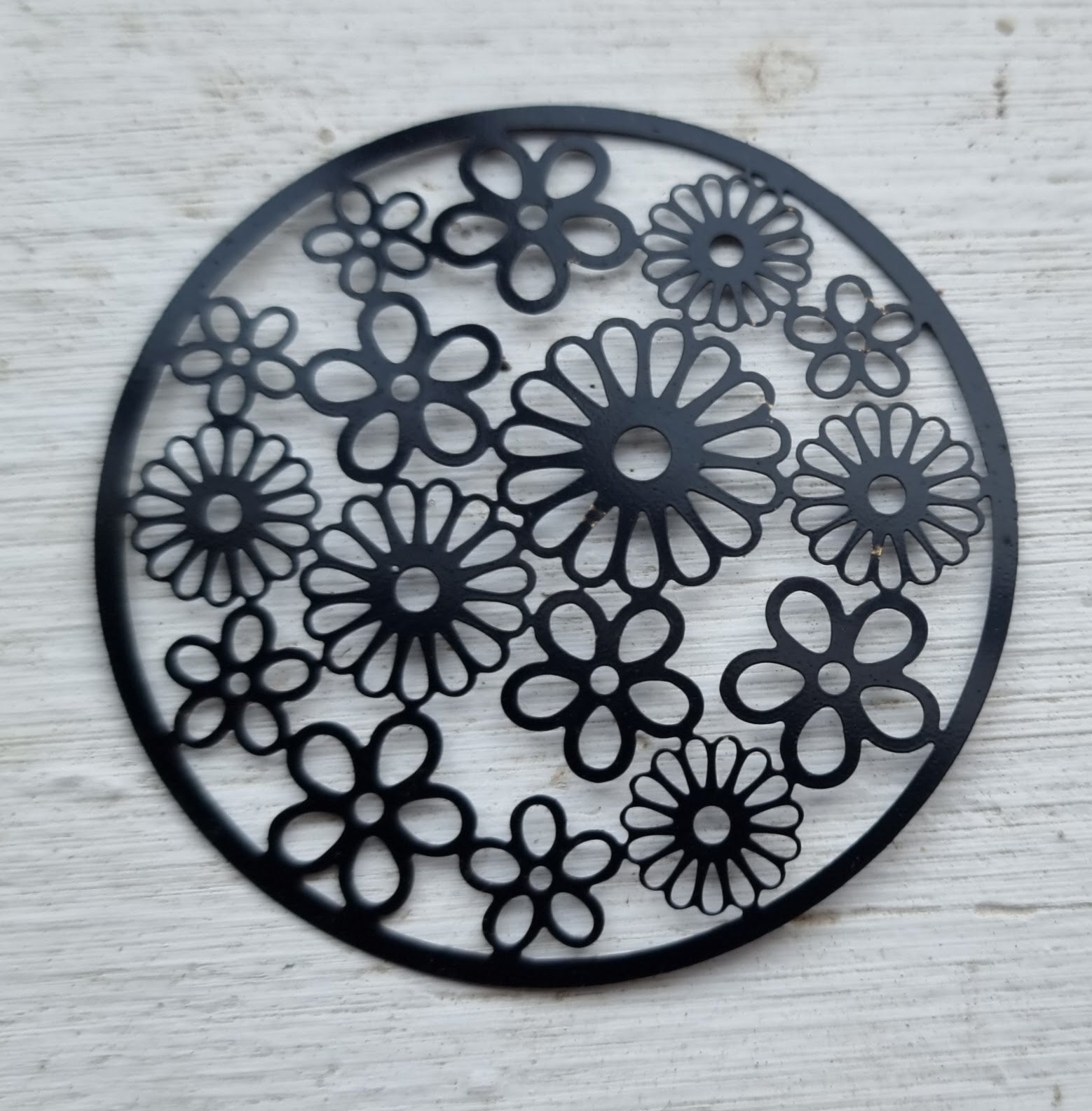 Connector / Hänge svart - Mandala med blommor 47mm 1 styck Grekisk Metall