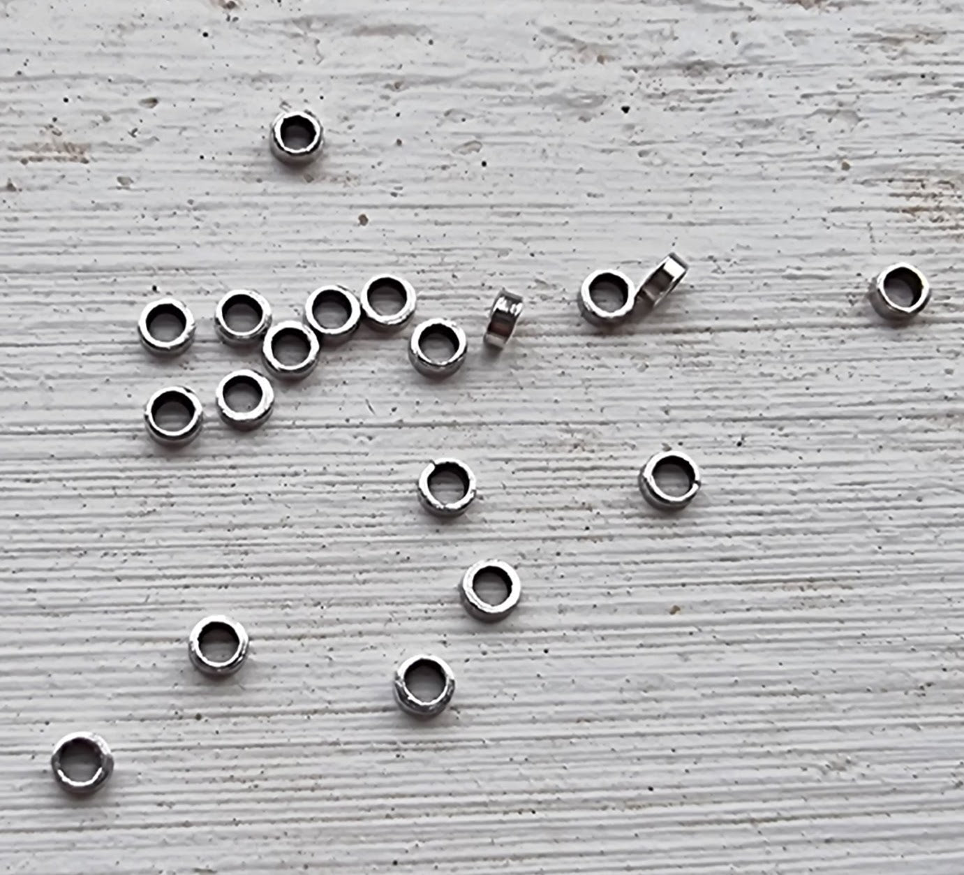 Mellandel Silverpläterad - Mini Rondell 2x0.8mm 20-pack Grekisk Metall