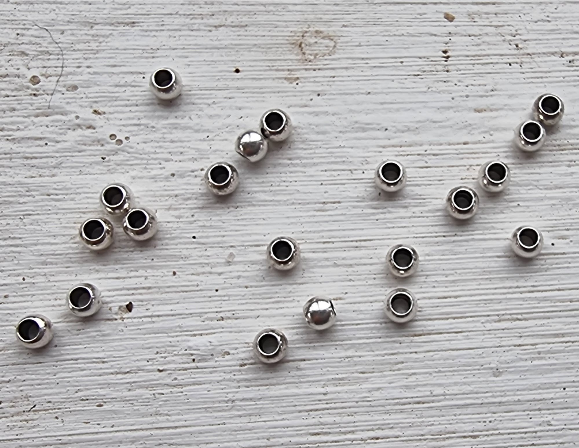 Mellandel Silverpläterad - Rund 3x2.3mm 20-pack Grekisk Metall