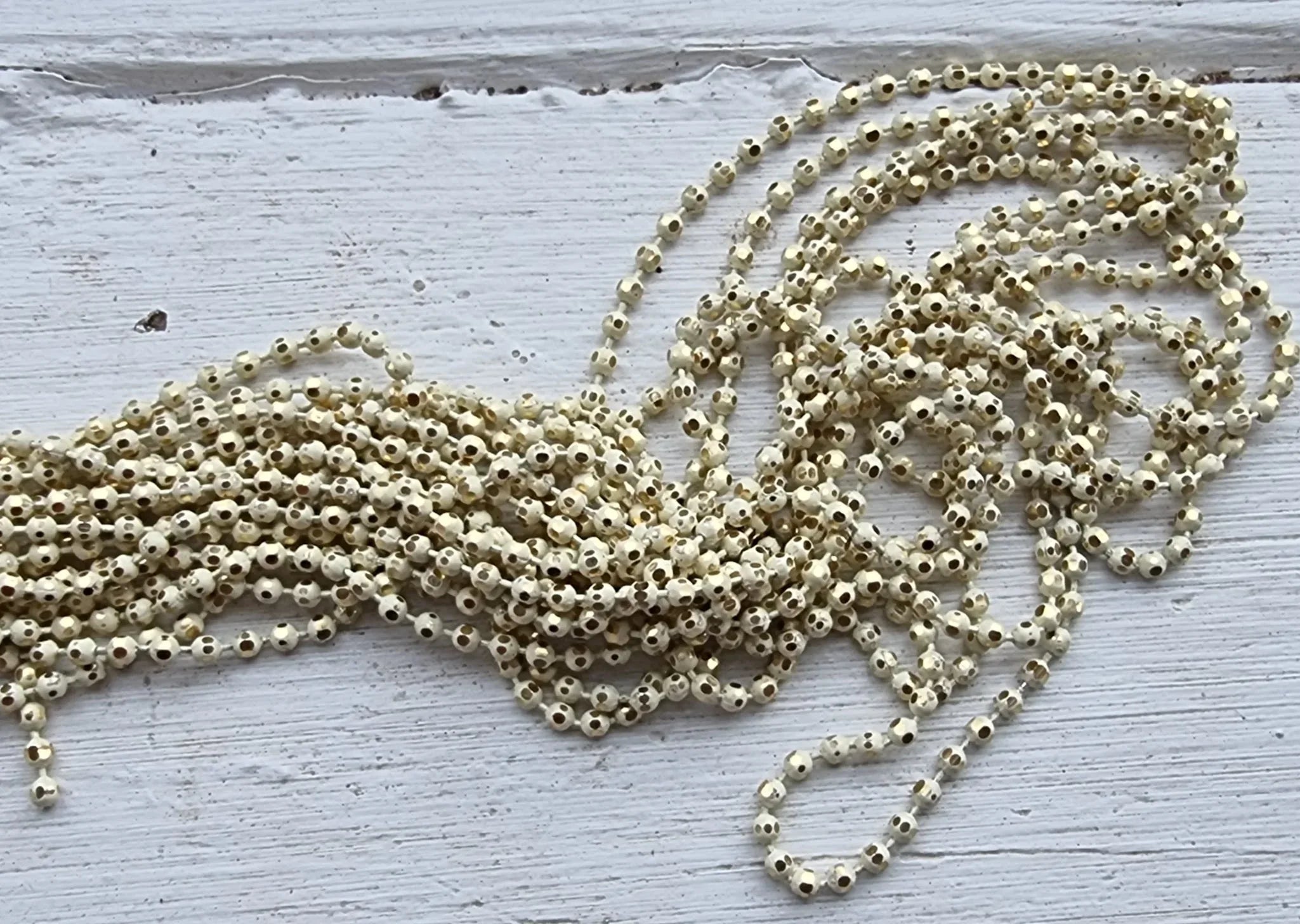 Kulkedja Diamond Cut 2mm - Offwhite med guldfärg, 3m Grekisk Metall