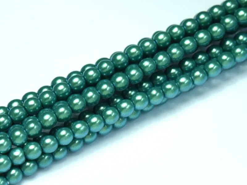 Tjeckiska Pearl Shell - Pepparmint 2mm, 1 sträng Hilmas Pyssel