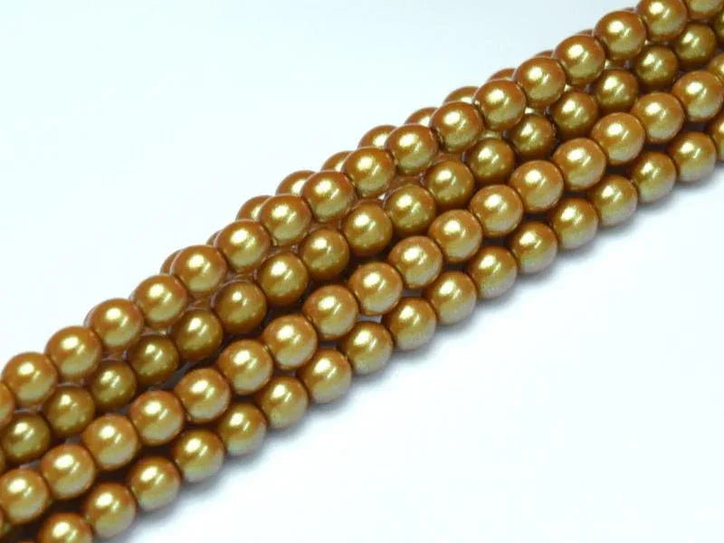 Tjeckiska Pearl Shell - Mocha Latte 2mm, 1 sträng Hilmas Pyssel