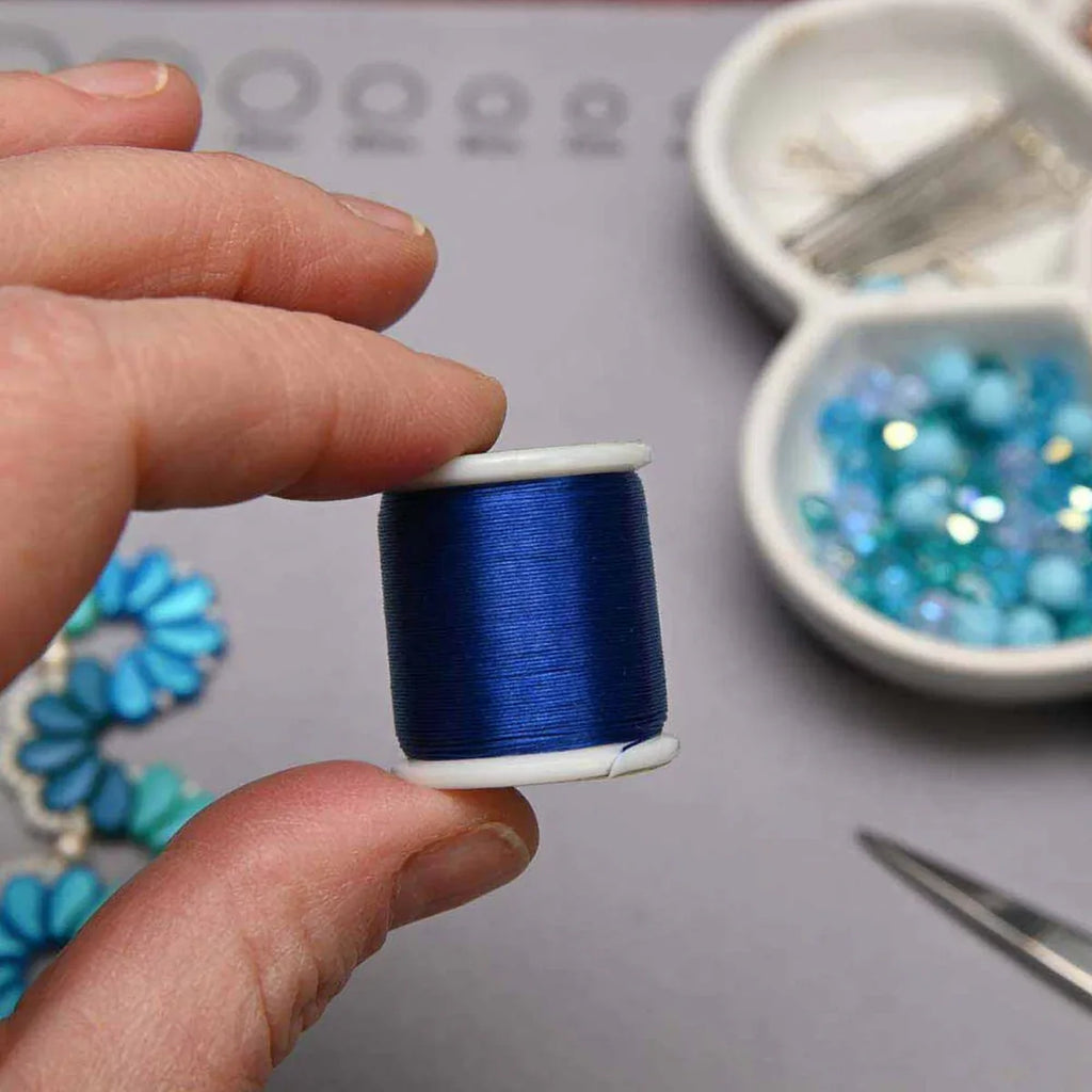 K.O Pärltråd - Clear Blue, 1 Rulle K.O Beading Thread