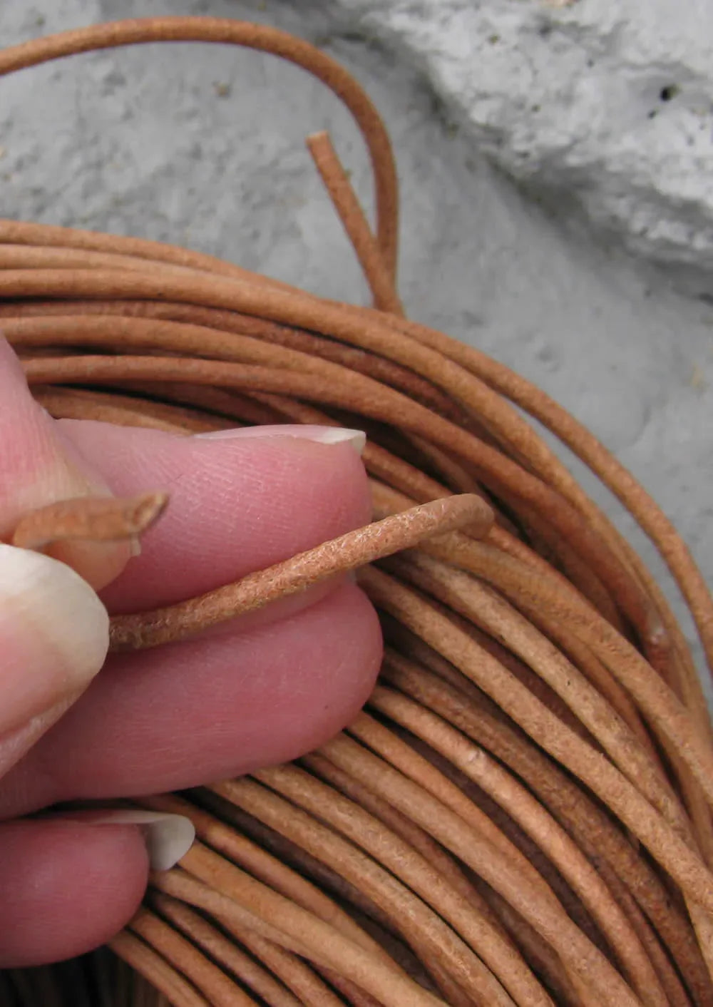 Läderband ca 2 mm - Natur, 1 m Hilmas Pyssel