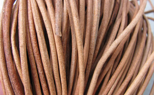 Läderband ca 2 mm - Natur, 1 m Hilmas Pyssel